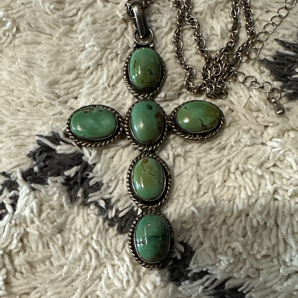 Navajo Sterling Silver Green turquoise Cross Pendant Necklace - Picture 3 of 4